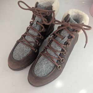 Sorel Harlow Ankle Shearling Boots. Worn Once.